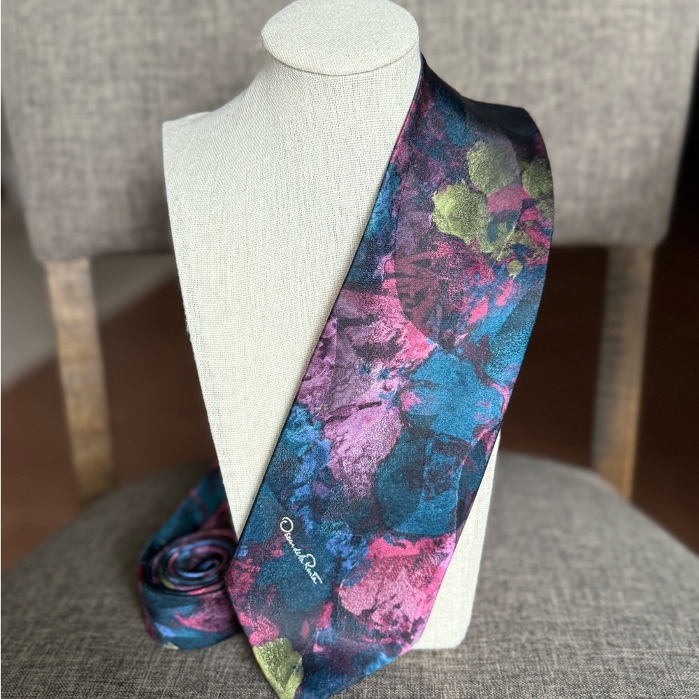 Vintage Oscar de la Renta Vibrant Blue and Pink Abstract Tie